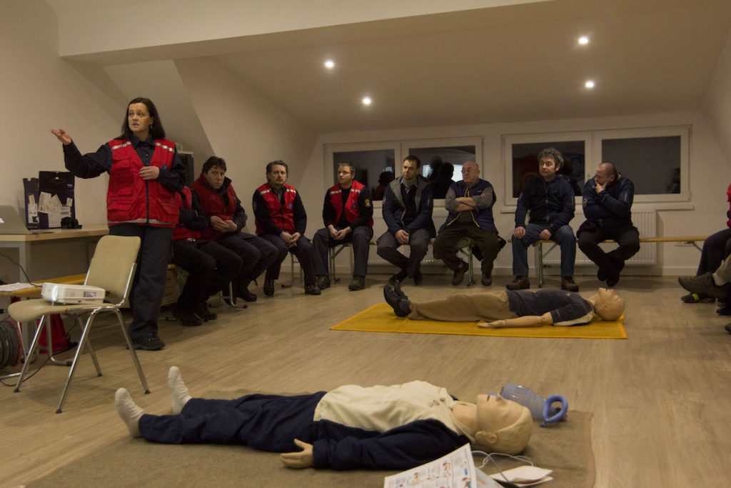 PREDSTAVITEV AVTOMATSKEGA ZUNANJEGA DEFIBRILATORJA (AED)