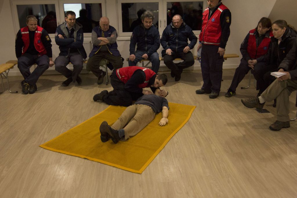 PREDSTAVITEV AVTOMATSKEGA ZUNANJEGA DEFIBRILATORJA (AED)