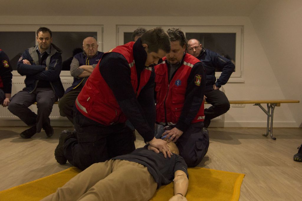 PREDSTAVITEV AVTOMATSKEGA ZUNANJEGA DEFIBRILATORJA (AED)