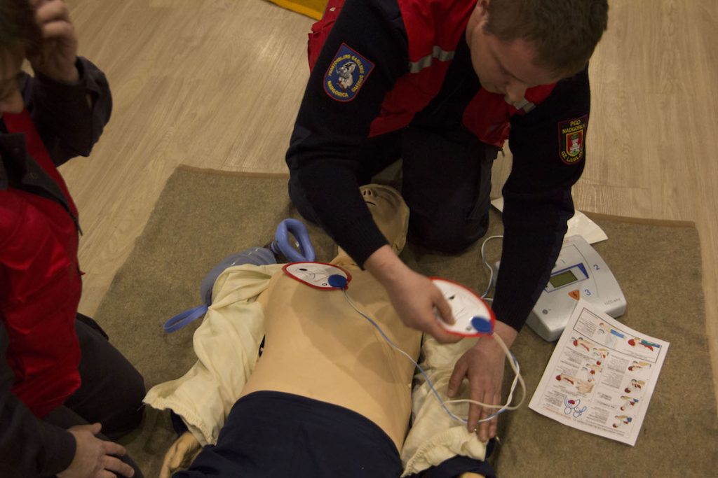 PREDSTAVITEV AVTOMATSKEGA ZUNANJEGA DEFIBRILATORJA (AED)