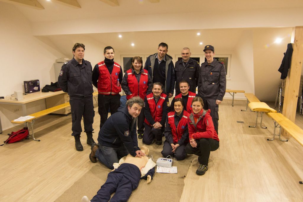 PREDSTAVITEV AVTOMATSKEGA ZUNANJEGA DEFIBRILATORJA (AED)