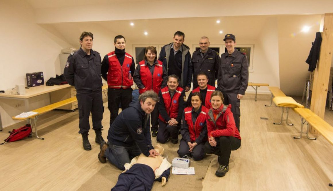 PREDSTAVITEV AVTOMATSKEGA ZUNANJEGA DEFIBRILATORJA (AED)